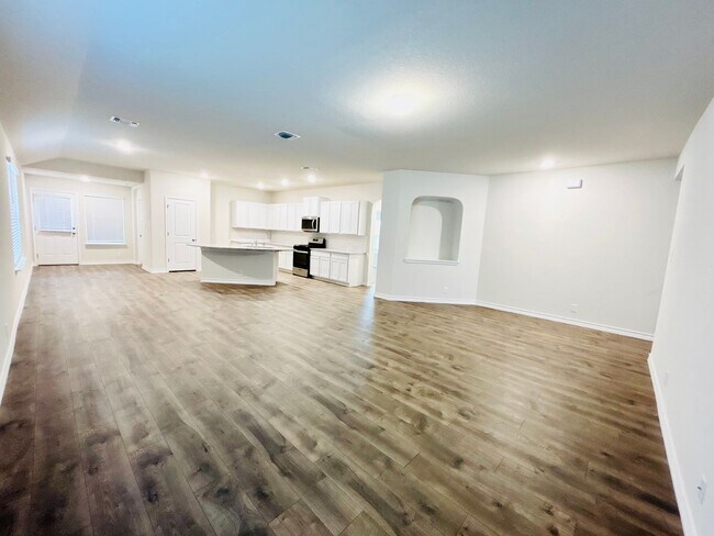 Building Photo - Beautiful 4-Bedroom Home in Riverstone at Westpointe Community!
