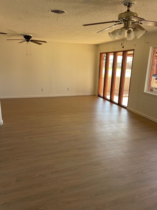 Foto del edificio - 4705 Ric Dr