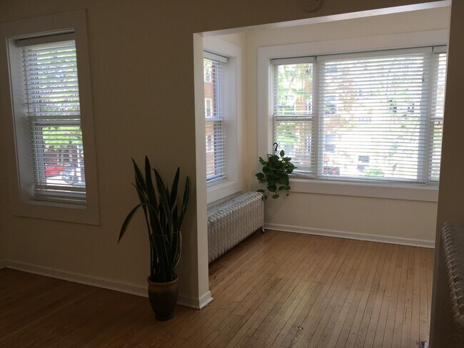 Foto del edificio - 4850 N Troy St