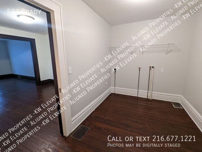 Building Photo - 527 Brady-