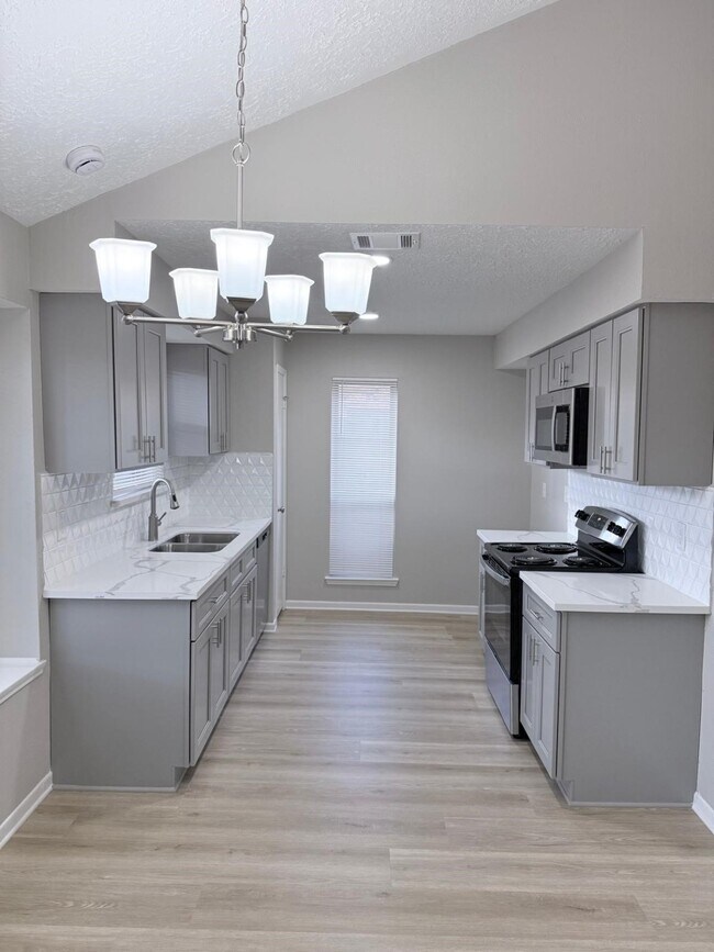 Building Photo - 1315 Tiny Tree Dr