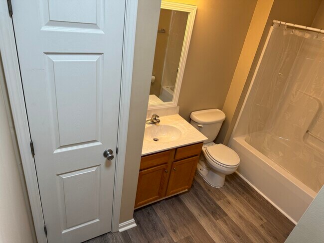 Building Photo - 92 Apple Tree Way