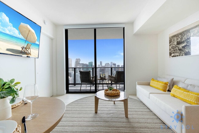 Building Photo - 601 NE 1st Ave