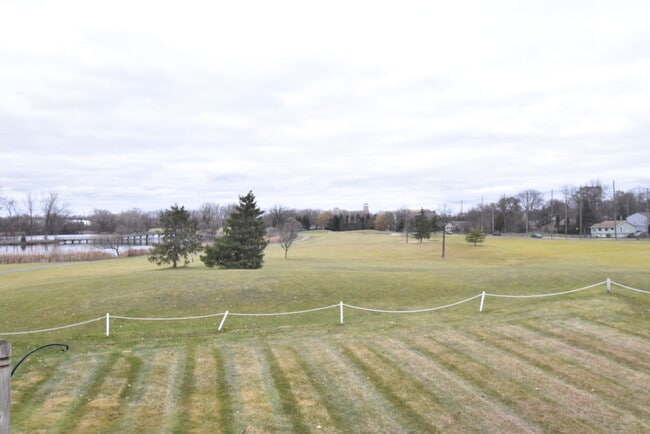 Building Photo - 297 Oak Ridge Dr