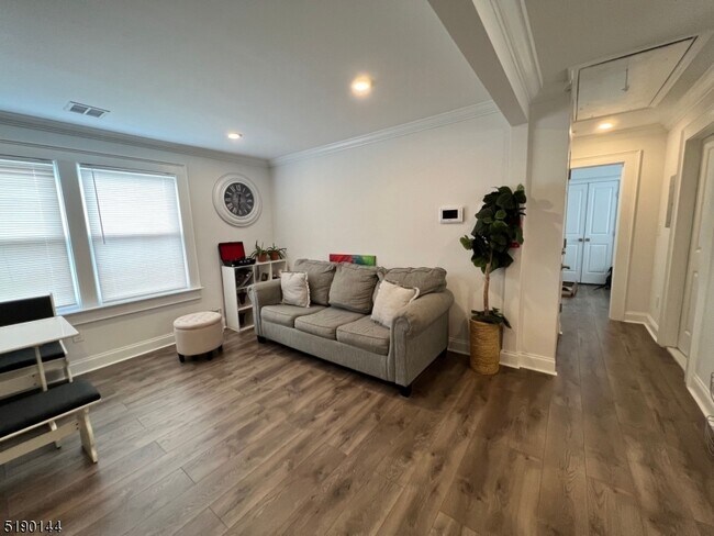 Building Photo - 65 Delmar Pl