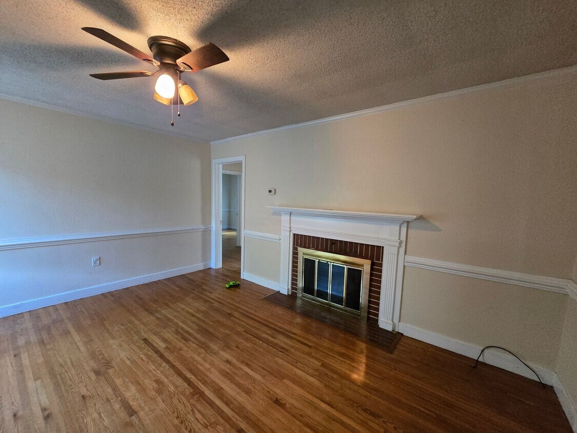 Primary Photo - Cute 3Bed, 1Bath Home in Riverside Area
