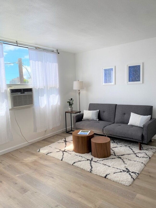 The Leilehua near Downtown Honolulu - Renovated 1 Bedroom 1 Bath 1 Covered Parking - The Leilehua near Downtown Honolulu - Renovated 1 Bedroom 1 Bath 1 Covered Parking Apartment