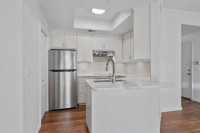 Building Photo - 6000 Shepherd Mountain Cove