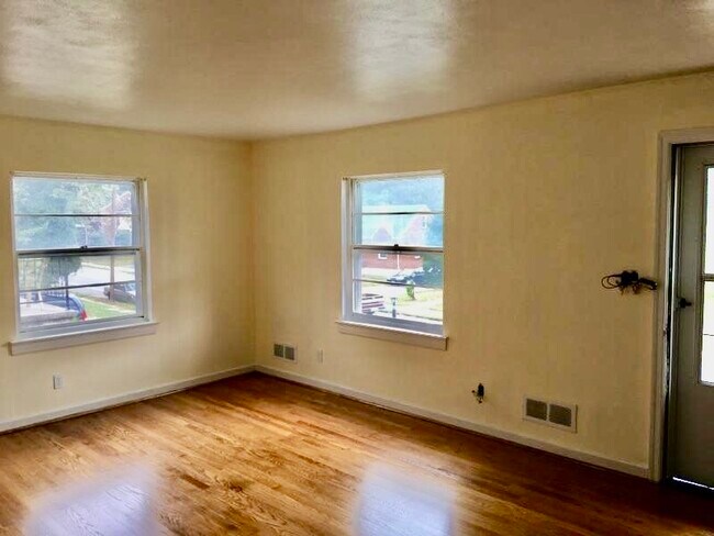 Foto del edificio - 2417 Brandon Ave SW