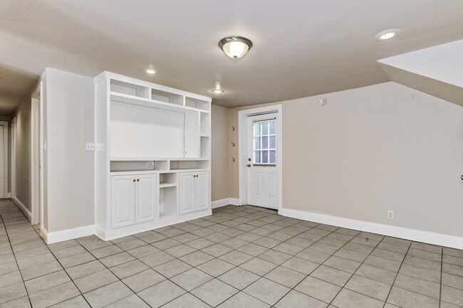 Building Photo - 743 Manitou Blvd
