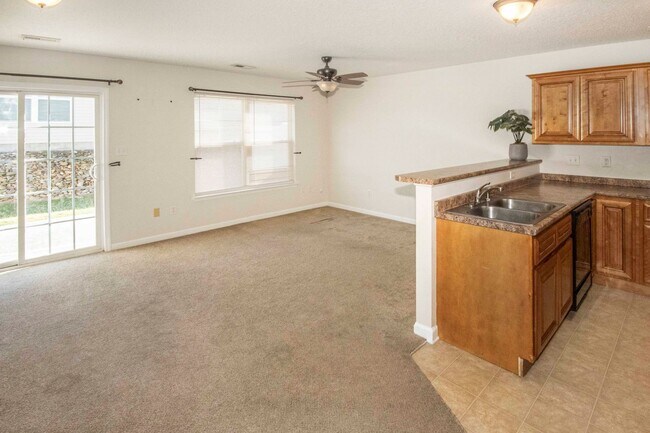Building Photo - Seymour 37865 - 2 bedroom, 2.5 bath condo ...