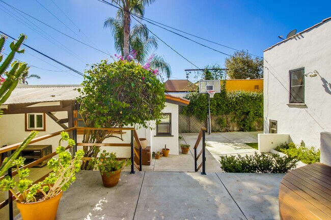 Foto del edificio - 1338 S Sierra Bonita Ave
