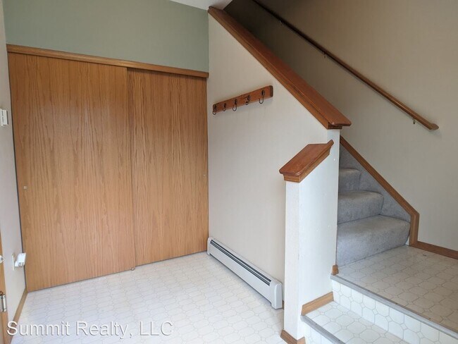 Building Photo - 3 br, 1.5 bath House - 2940 Simpson Ave