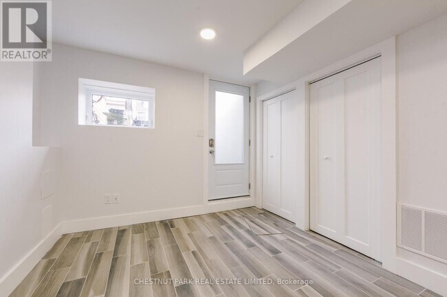 Photo du bâtiment - 379 St Clarens Ave