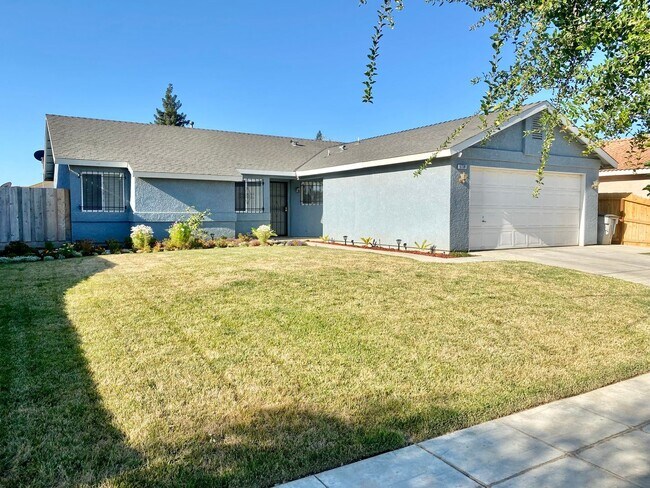 Building Photo - 3 br, 2 bath House - 5739 W Santa Ana Ave
