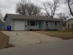 Building Photo - 909 Highland Dr