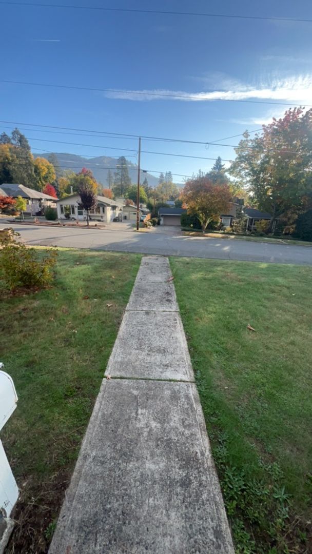 Foto del edificio - 4BED2BATH - GARAGE, HEAT PUMP AC, BACK YARD, Spacious living in GP!