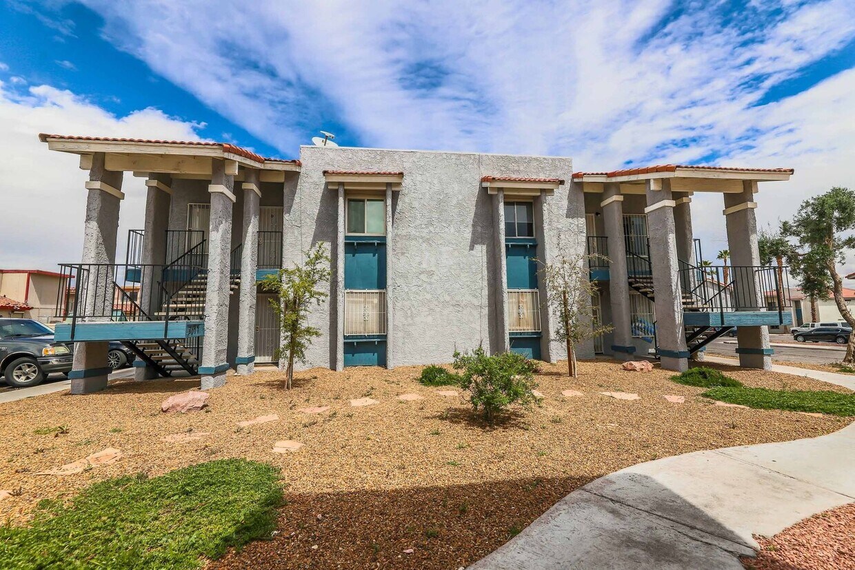 Foto principal - 3649 S Van Dyke Ave