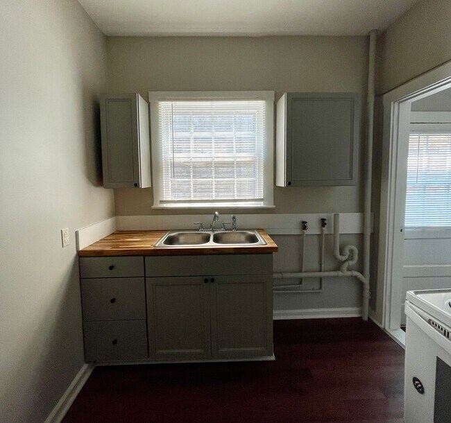 Foto del edificio - 221 W Todd St