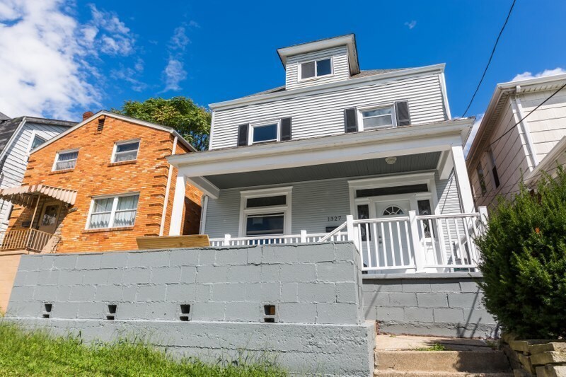 Foto principal - AVAILABLE AUGUST - Beautiful 4 Bedroom Hom...