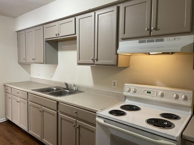 Building Photo - 879 Washington Avenue, Unit #3