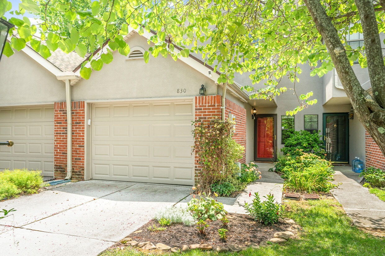 Primary Photo - 830 Farragut Commons Dr