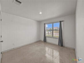 Building Photo - 822 Freedom Cir