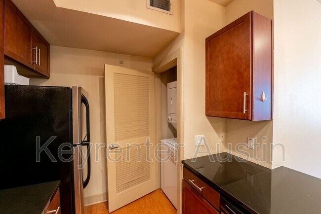 Building Photo - 3016 Guadalupe St