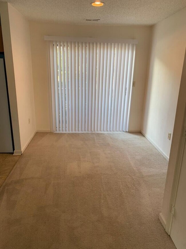 Foto del edificio - 2 BEDROOM 2 BATH  FOR $1275/month
