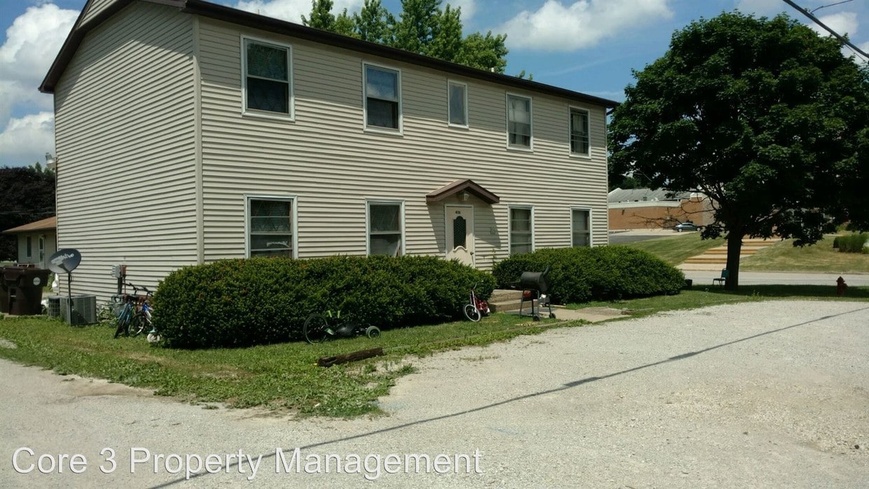 408 E Pine St Unit D, Le Roy, IL 61752 Condo for Rent in Le Roy, IL