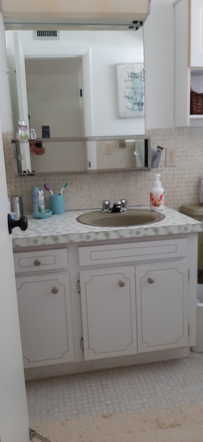 BATHROOM - 1007 N 19th Ave