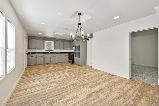 Building Photo - 2511 SW 27th St
