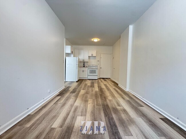 Foto del edificio - 824 McDonald Ave