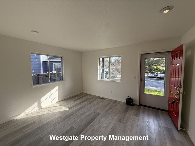 Foto del edificio - 737 Judith Ct