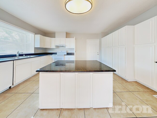 Foto del edificio - 573 Laurel St