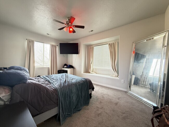 Foto del edificio - 4737 Oregon Trail Way W