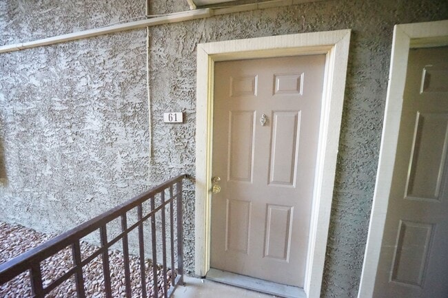 Building Photo - SHOWINGS AVAILABLE NOW