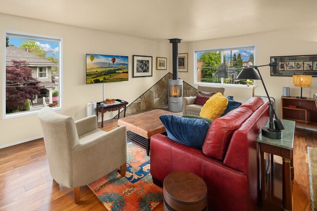 Building Photo - 405 W Galer St