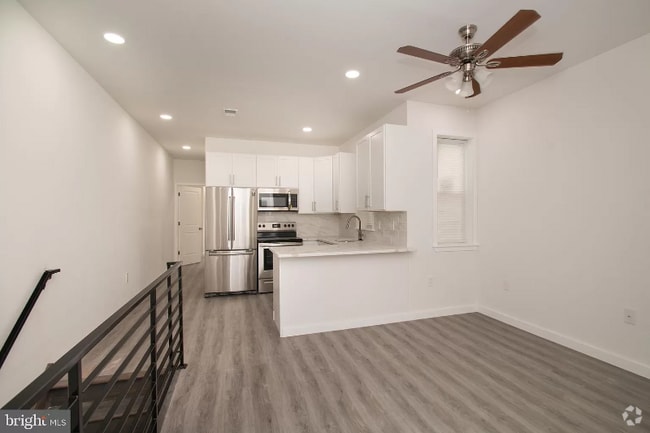 Building Photo - 2437 S 13th St