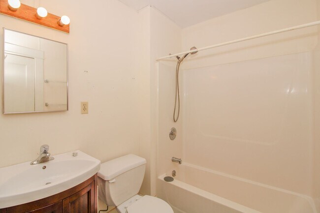 Foto del edificio - Charming home in the East Campus neighborhood