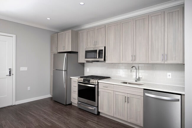 Building Photo - Fairfield Metro at Mineola