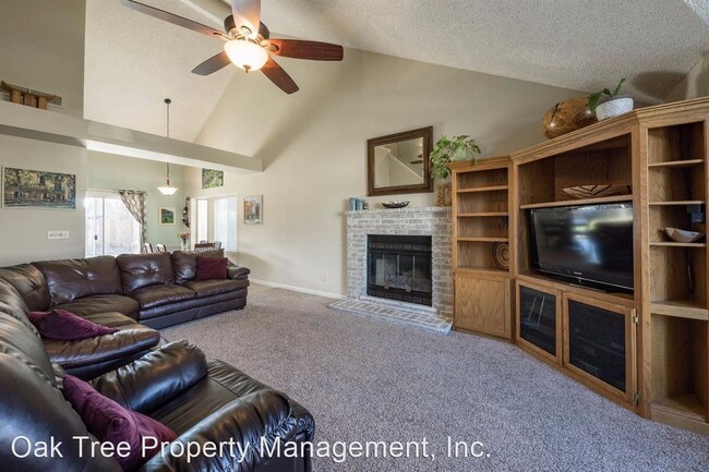 Building Photo - 3 br, 2 bath House - 1641 E. Solar Avenue