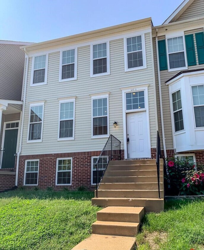 14711 Beaumeadow Dr, Centreville, VA 20120 Townhome Rentals in