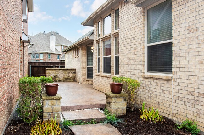 Backyard - 5832 Hidden Creek Ln