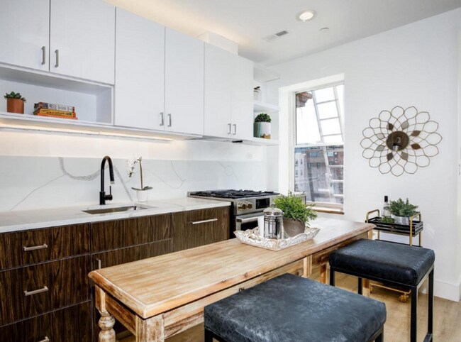 Building Photo - Meridian Hill Park Junior-One Bedroom Gem!...