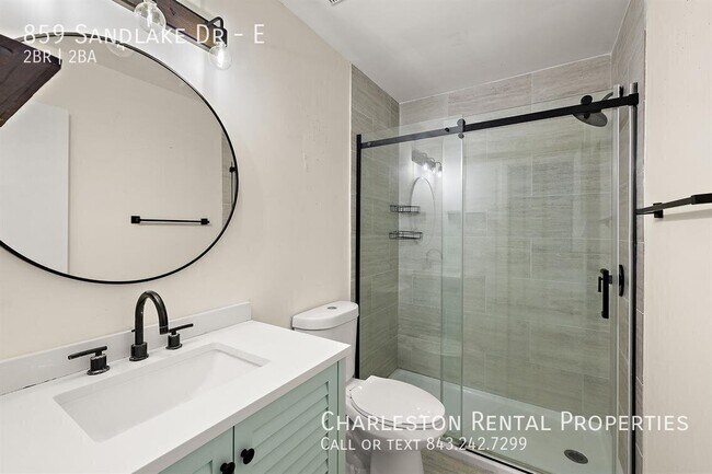 Foto del edificio - 859 Sandlake Dr
