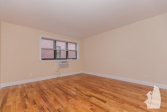 Foto del edificio - 555 W Arlington Pl