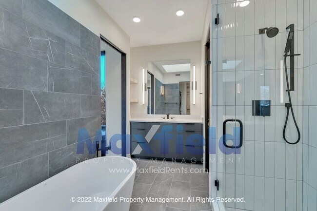 Foto del edificio - Luxury Sugarhouse Living | Pet Friendly | 2BD | 3BA | 1GA | 1CP 1875 Sq Ft