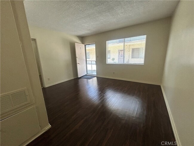 Building Photo - 327 W Carson St