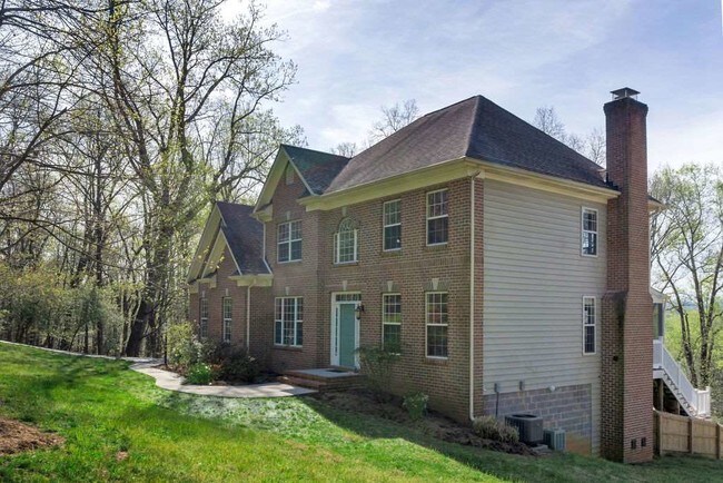 Building Photo - 1227 Mountain Rd